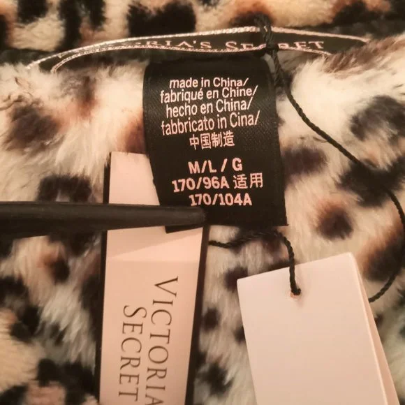 NWT🎁Victoria's Secret Plush Cozy Robe,Shawl Collar,Tie Waist, Pockets - Picture 7 of 15